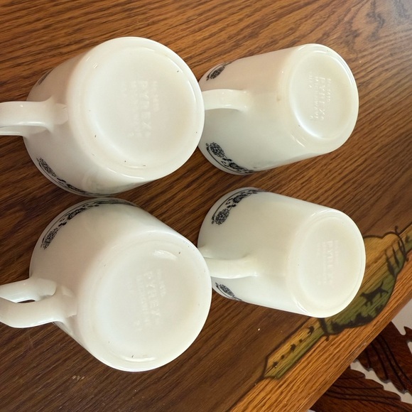 Vintage Pyrex Old Town Blue Mugs Set of 4 – Corelle Corning Coffee Cups - Picture 6 of 6